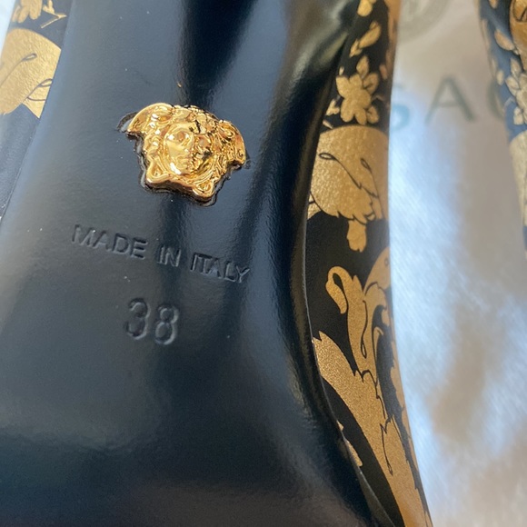 NWT Versace Barocco Print Leather Medusa Pointed Pumps - Picture 6 of 10